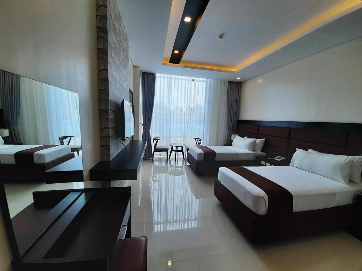 Winrich Hotel Mactan Exterior photo