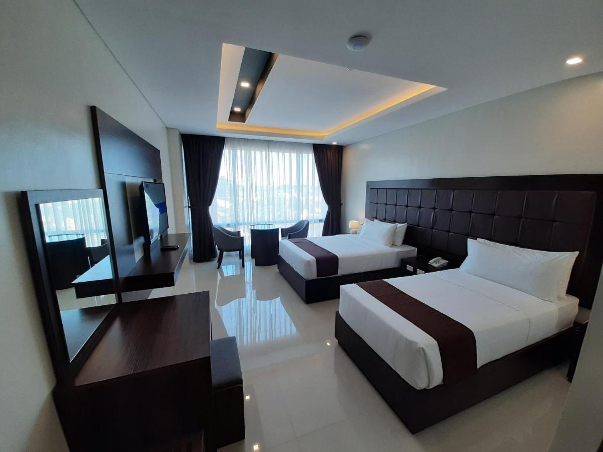 Winrich Hotel Mactan Exterior photo